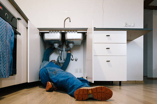 Professional Emergency Plumber technician working in Pine Grove, CA
